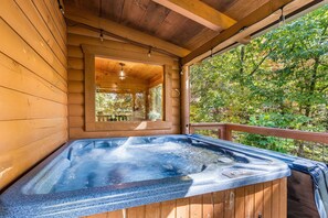 Outdoor spa tub - Views, Hot Tub & Pet Friendly (Sevierville)
