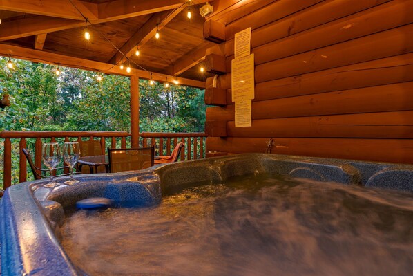 Outdoor dining - Views, Hot Tub & Pet Friendly (Sevierville)