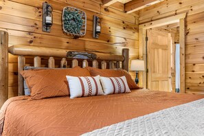 3 bedrooms, iron/ironing board, free WiFi, bed sheets - Views, Hot Tub & Pet Friendly (Sevierville)