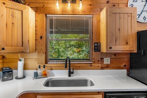 Fridge, microwave, oven, stovetop - Views, Hot Tub & Pet Friendly (Sevierville)