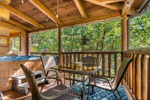 Outdoor dining - Views, Hot Tub & Pet Friendly (Sevierville)