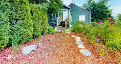 Dog-friendly, riverfront home with WiFi, deck & private washer/dryer