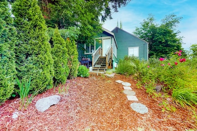 Dog-friendly, riverfront home with WiFi, deck & private washer/dryer