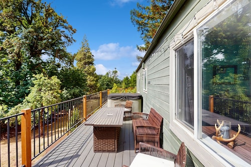 Dog-friendly, riverfront home with WiFi, deck & private washer/dryer