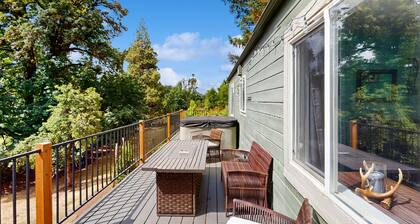 Dog-friendly, riverfront home with WiFi, deck & private washer/dryer