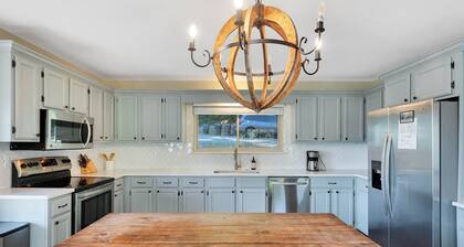 Tennessee Riverfront Cottage, HOT TUB on 3 Acres