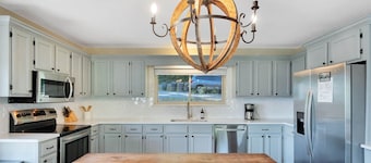 Tennessee Riverfront Cottage, HOT TUB on 3 Acres
