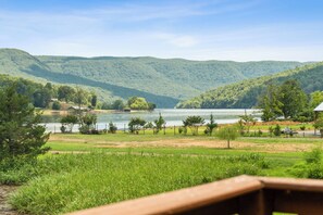 Property grounds - Tennessee Riverfront Cottage, HOT TUB on 3 Acres (Whitwell)