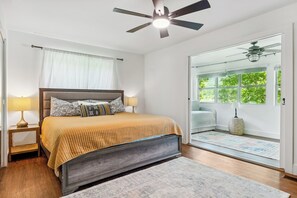 4 bedrooms, travel crib, free WiFi, bed sheets - Tennessee Riverfront Cottage, HOT TUB on 3 Acres (Whitwell)