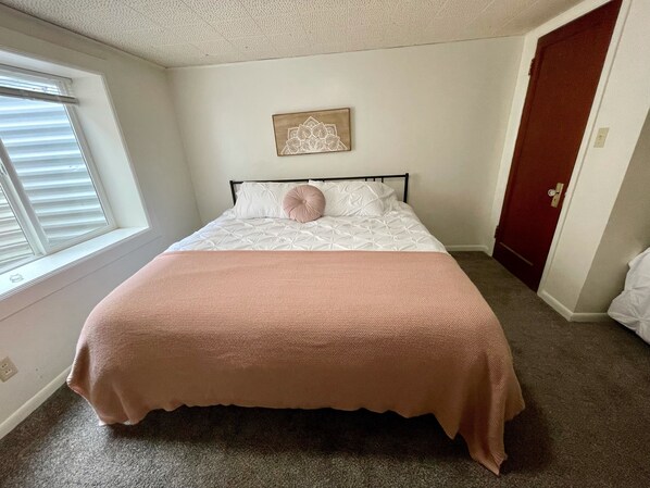 3 bedrooms, iron/ironing board, travel cot, free WiFi