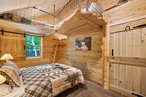 2 makuuhuonetta, silitysrauta/-lauta, vauvan matkasänky, Wi-Fi