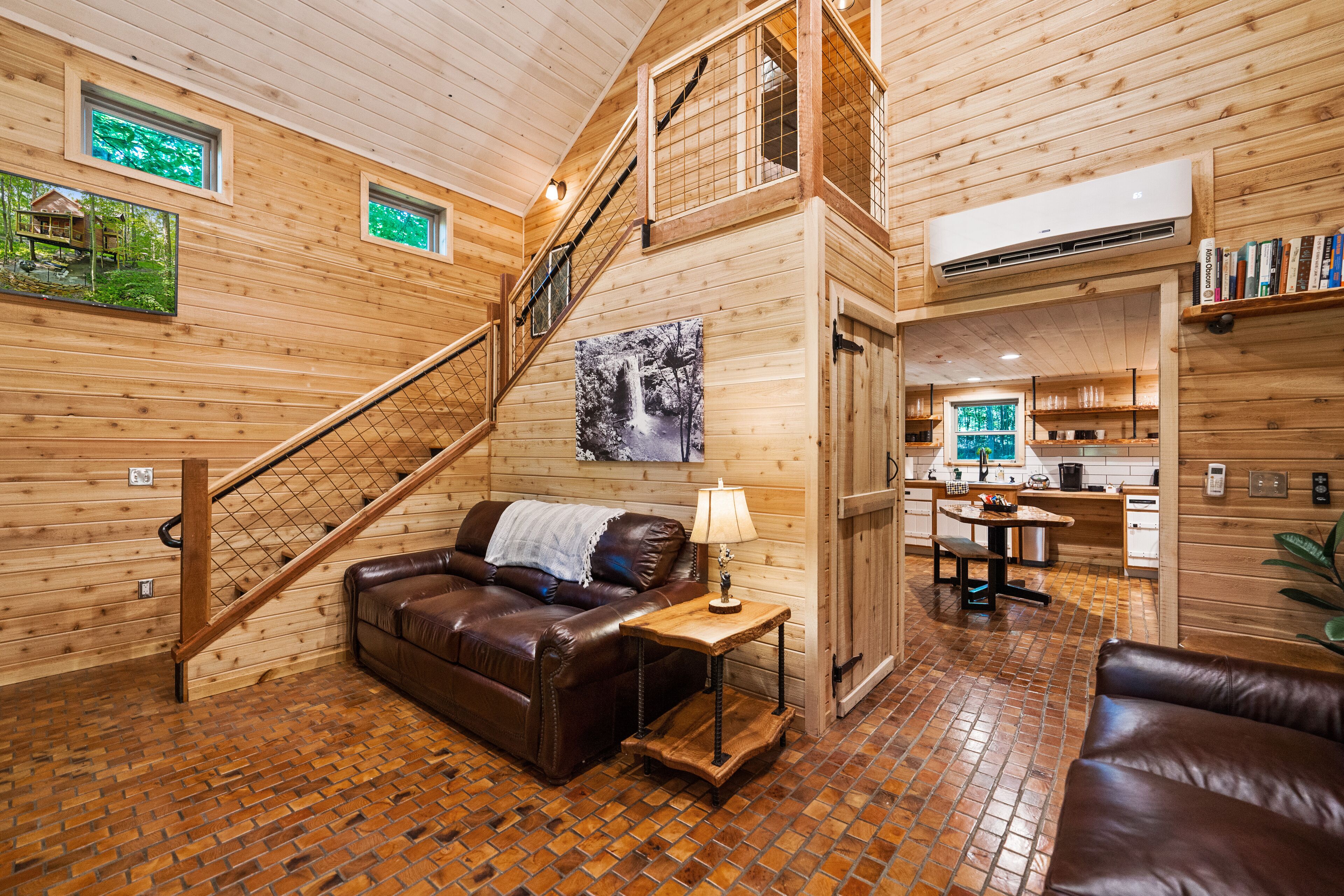 Smart TV, books, stereo