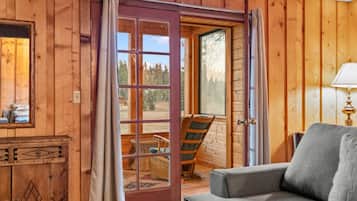 Televisio, takka, videopelejä, stereot