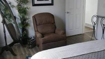 2 bedrooms, desk, iron/ironing board, free WiFi