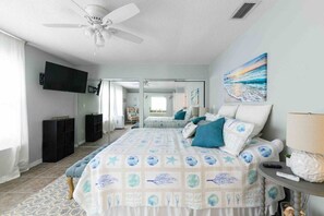 7 bedrooms, desk, iron/ironing board, travel cot - Sweet Sandcastle Vacations: A Luxury Beach Getaway! (St. Augustine)
