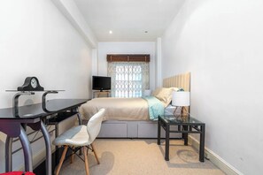 2 habitaciones, escritorio, wifi gratis y ropa de cama