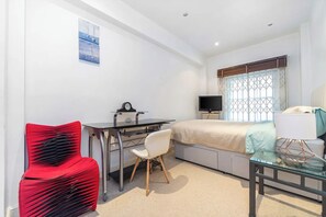 2 quartos, escrivaninha, Wi-Fi de cortesia, roupa de cama