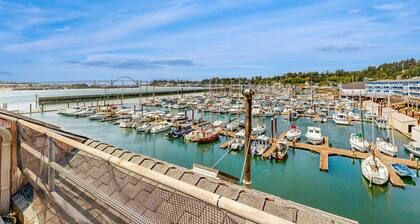 Delightful Harbor Perch Near Town W/ Shared Pool/Hot Tub & Private Balcony