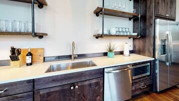 Fridge, microwave, oven, stovetop