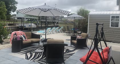 Reel Paradise Cottage- Canal Front- Bring your Boat to our 50’ Dock!