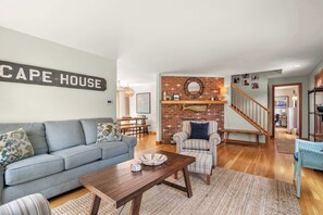 TV, offices - Central AC Close to Nauset Beach! (Orleans)