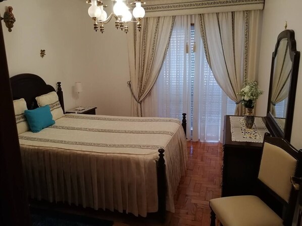 2 chambres, fer et planche à repasser, Wi-Fi, literie fournie