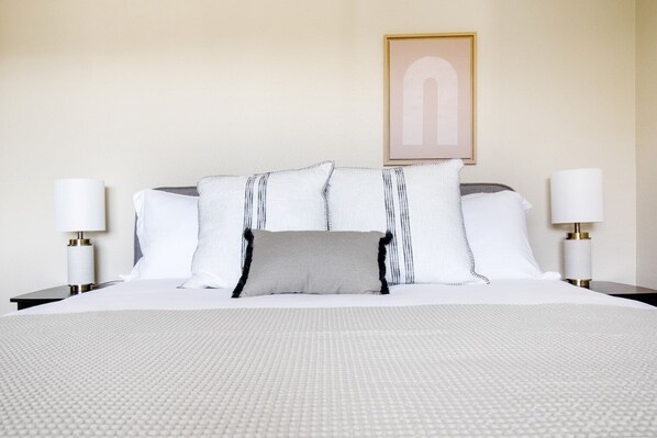 2 bedrooms, iron/ironing board, WiFi, bed sheets - Tasteful Foster City 2BR w/ Gym, Pool, W/D, near highways, by Blueground (Foster City)