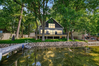 Pearl Beach: Fall Lakefront Retreat | Turk Lake + Fire Pit + Scenic Views