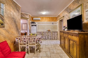 TV - Appartamento Uva shared pool, Roccastrada, Italy (Roccastrada)