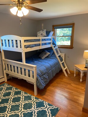 2 bedrooms, travel crib, free WiFi, bed sheets