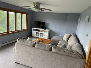 Älytelevisio, DVD-soitin, kirjoja