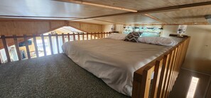 2 slaapkamers, een strijkplank/strijkijzer, gratis wifi, beddengoed