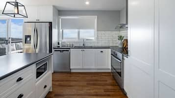 Fridge, microwave, oven, dishwasher