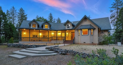 Ultimate Family Retreat - Mountain Views, Hot Tub, Game Room & Pet Friendly!