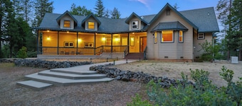Ultimate Family Retreat - Mountain Views, Hot Tub, Game Room & Pet Friendly!