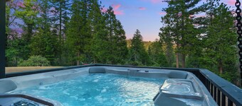 Ultimate Family Retreat - Mountain Views, Hot Tub, Game Room & Pet Friendly!