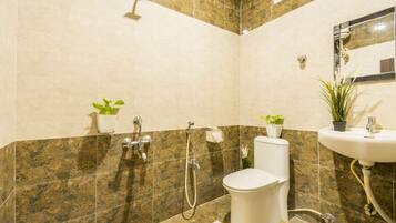 Junior Studio Suite | Bathroom