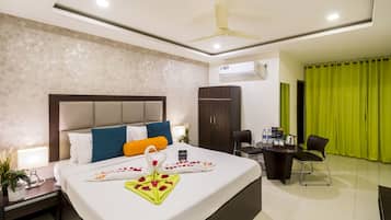 Luxury Double Room, 1 Queen Bed, Non Smoking, City View | Individually furnished, desk, laptop workspace, free WiFi