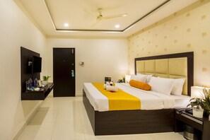Luxury Double Room | Individually furnished, desk, laptop workspace, free WiFi - hotel signature airport zone shamshabad (Hyderabad)