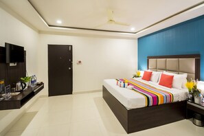 Individually furnished, desk, laptop workspace, free WiFi