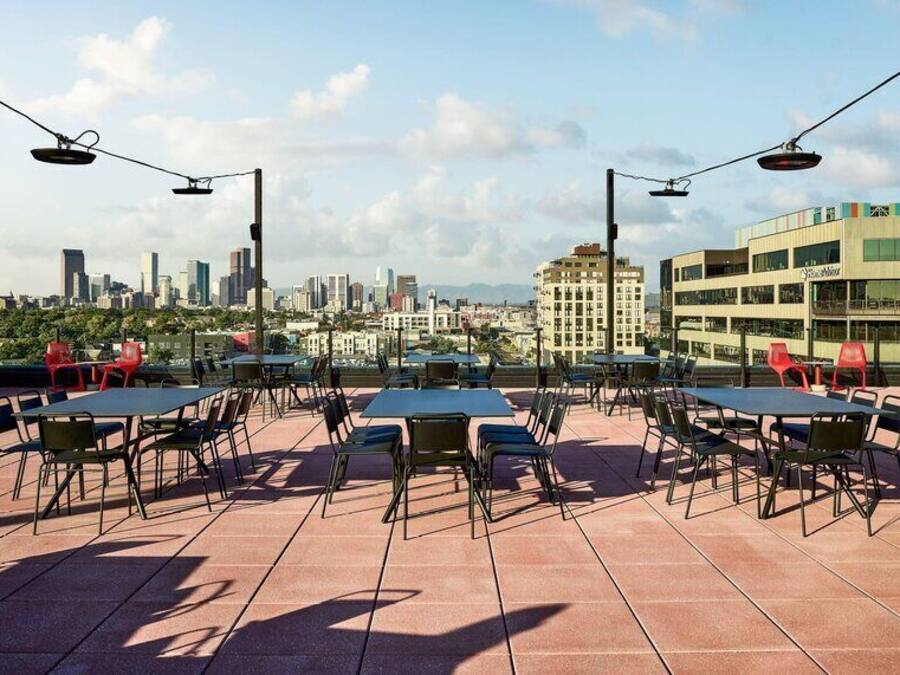 2 restaurants; breakfast, lunch, and dinner served