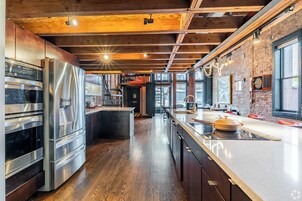 Klee House | Private kitchen | Full-size fridge, microwave, oven, stovetop