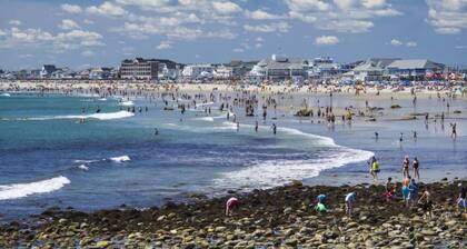 Odysea: Seafood, Music & Waves - Your Hampton Beach Getaway for Festival Weekend!