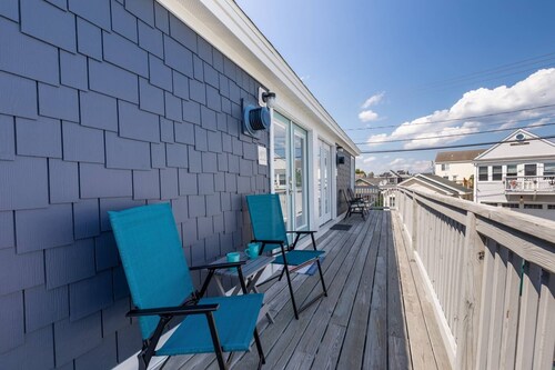 Odysea: Hampton Beach Getaway – Seafood, Music & Waves Await!