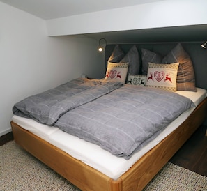 1 bedroom, internet, bed sheets