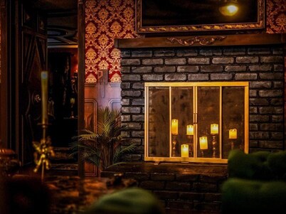 Haunted Mansion Inspired Retreat, 15 Min to Disney!