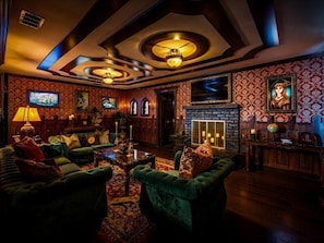 Smart TV, fireplace, books, stereo
