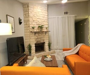 Smart TV, fireplace