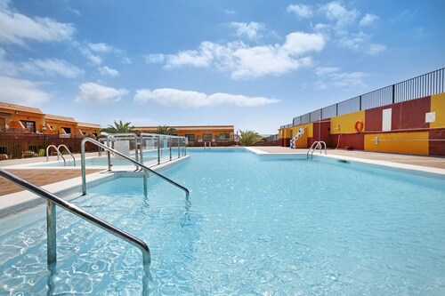 Apartment "Casa Raquel 1" with Sea View, Pool, Wi-Fi & Terrace