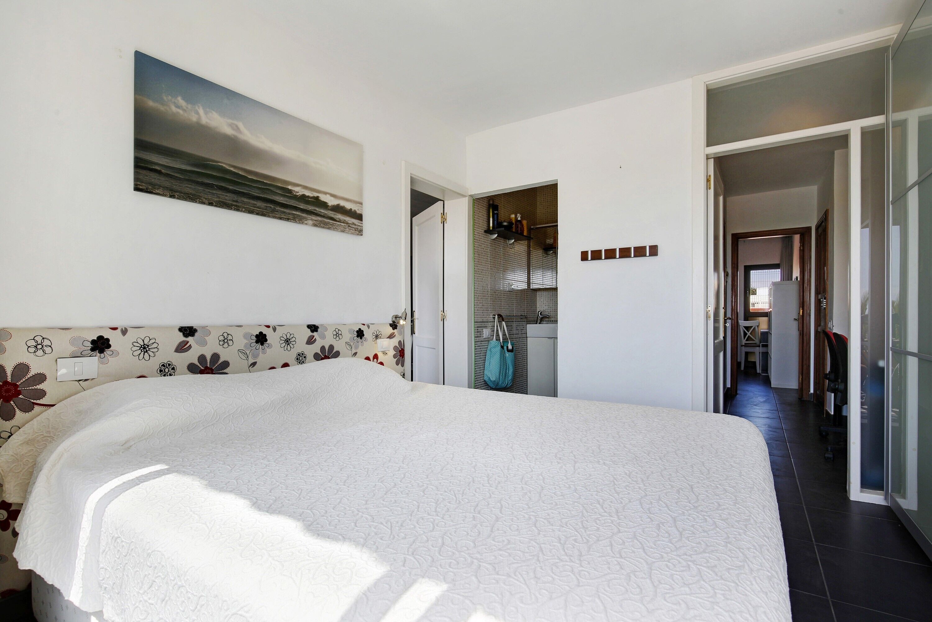 3 slaapkamers, een strijkplank/strijkijzer, gratis wifi, beddengoed